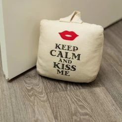 Türstopper KEEP CALM AND KISS ME - beige 8 Türstopper KEEP CALM AND KISS ME - beige -Flur & Diele Verkaufsgeschäft 9004139200 03 1600Wx1600H